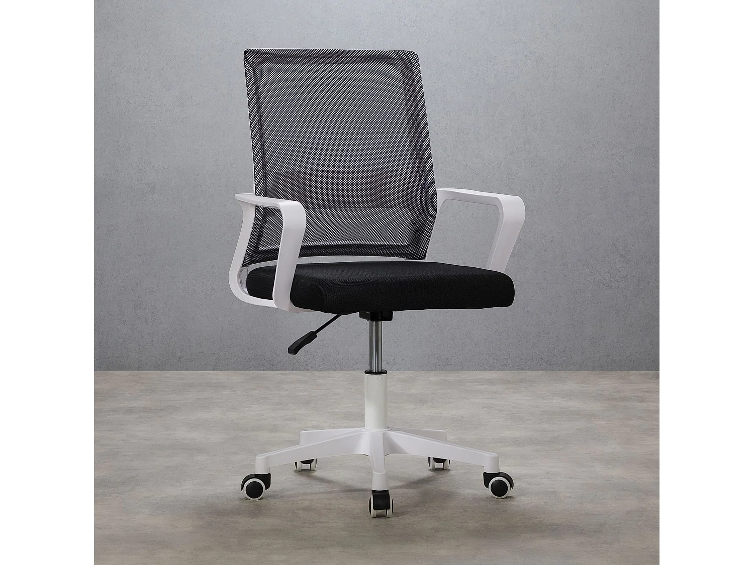 Chaise de bureau PERTH, Pivotante et réglable en hauteur, Tissu mesh, Avec accoudoirs, Noir