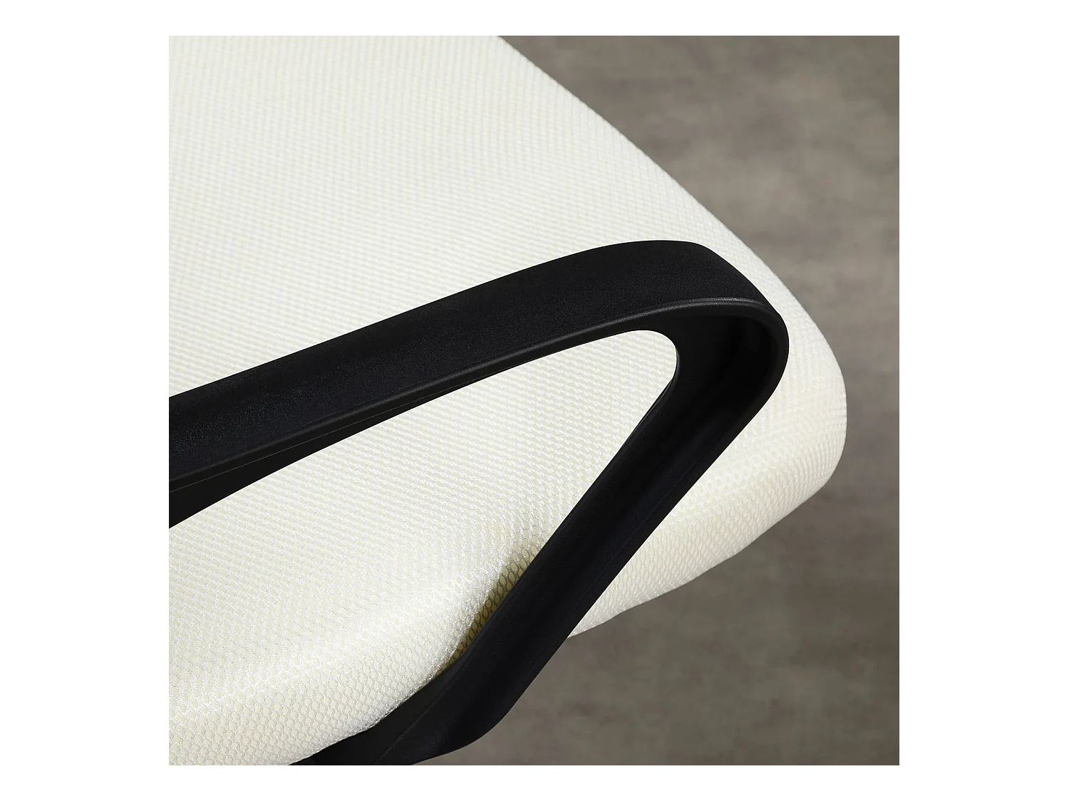 Chaise de bureau PHOENIX, Pivotante et réglable en hauteur, Tissu mesh, Avec accoudoirs, Blanc