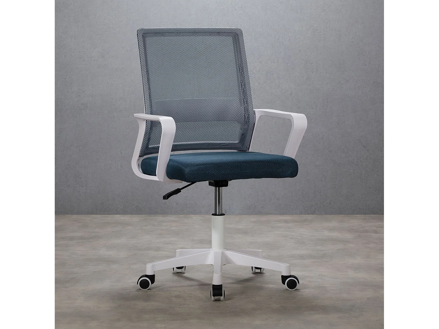 Chaise de bureau PERTH, Pivotante et réglable en hauteur, Tissu mesh, Avec accoudoirs, Gris-bleu