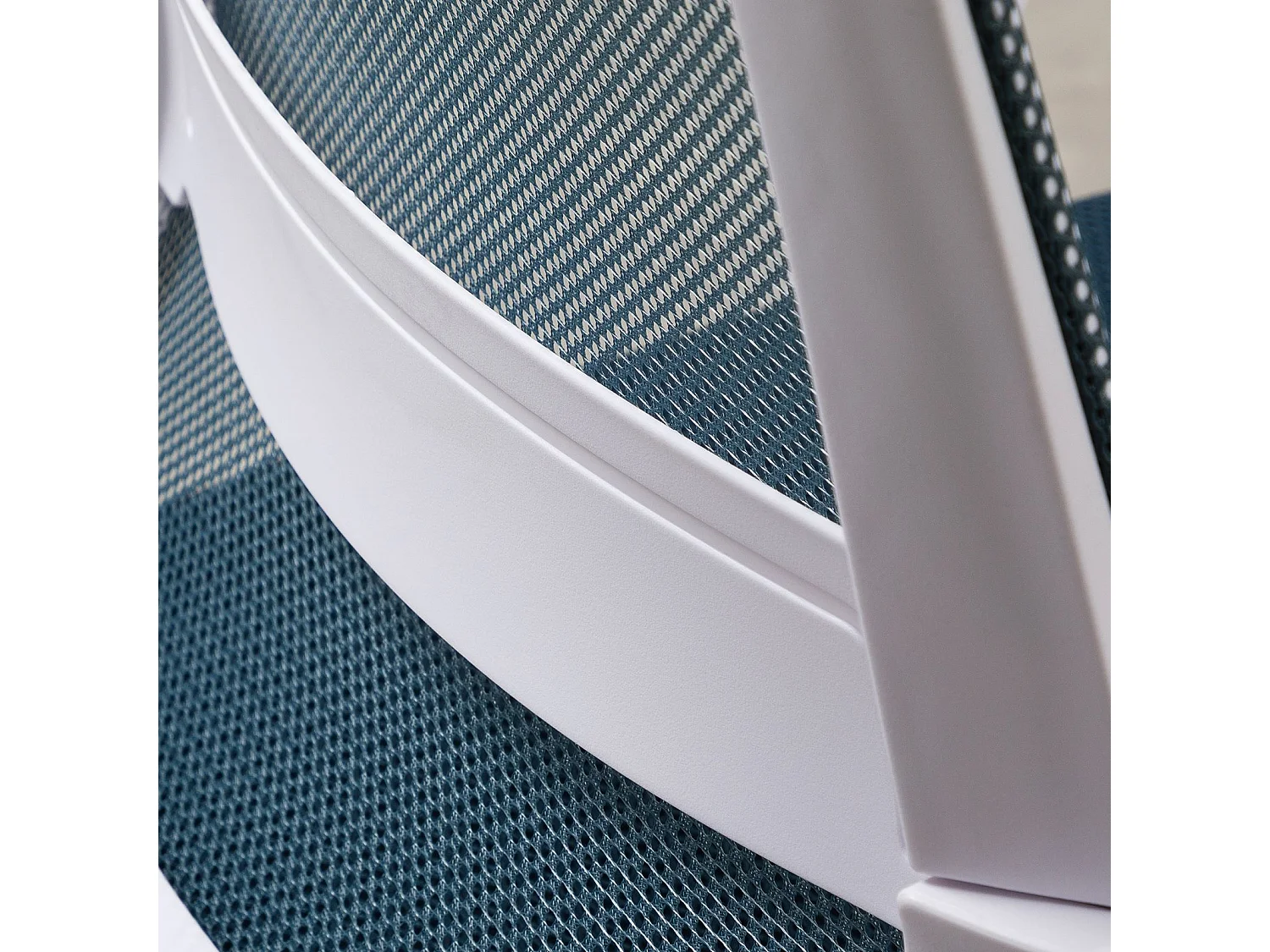 Chaise de bureau PERTH, Pivotante et réglable en hauteur, Tissu mesh, Avec accoudoirs, Gris-bleu