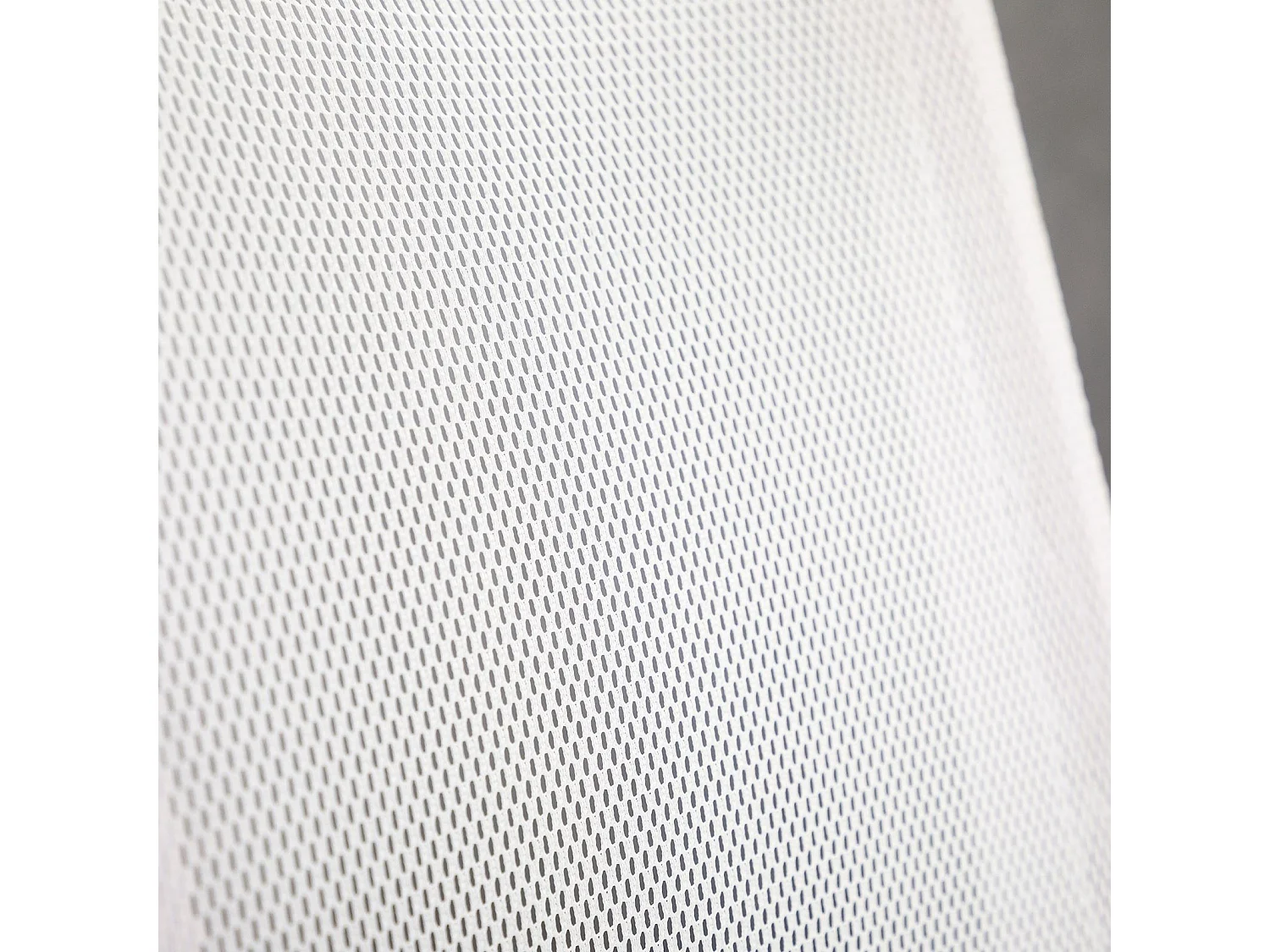 Chaise de bureau PERTH, Pivotante et réglable en hauteur, Tissu mesh, Avec accoudoirs, Blanc