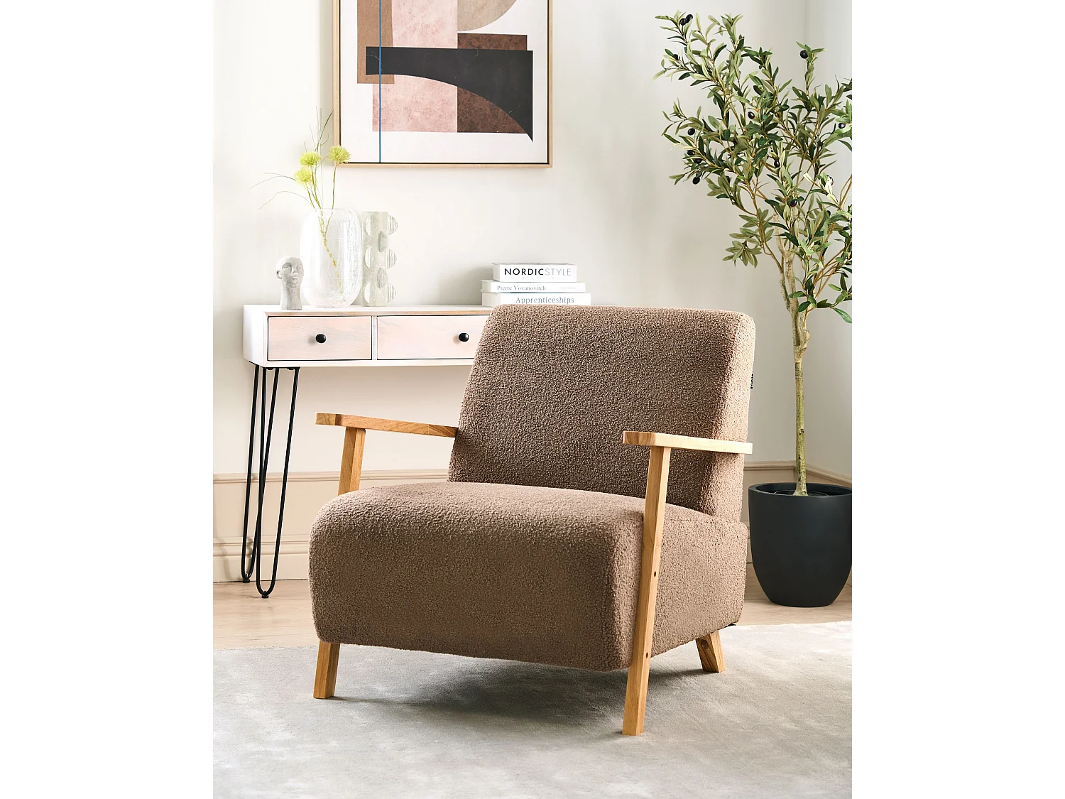 Sessel Bouclé braun / heller Holzfarbton mit Armlehnen Retro Stil Lesja