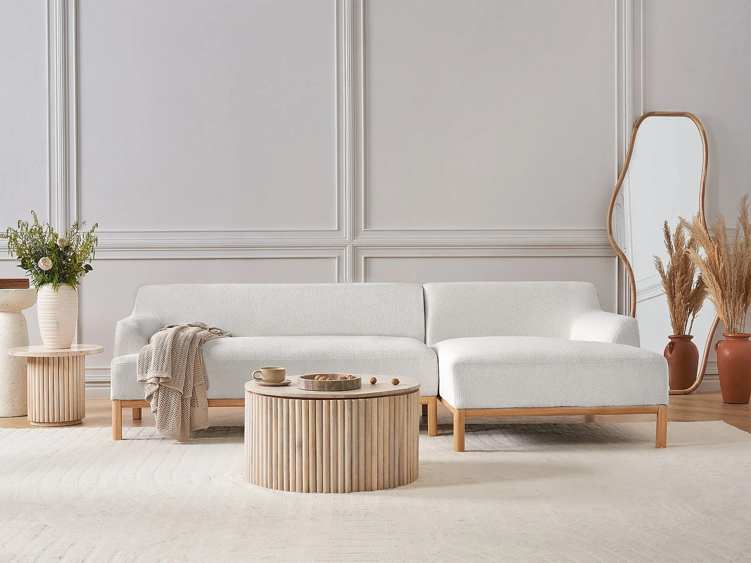 Canapé d'Angle à droite Pieds en Bois Meuble Coin de Salon en Tissu Bouclé Blanc Cassé Sosjo