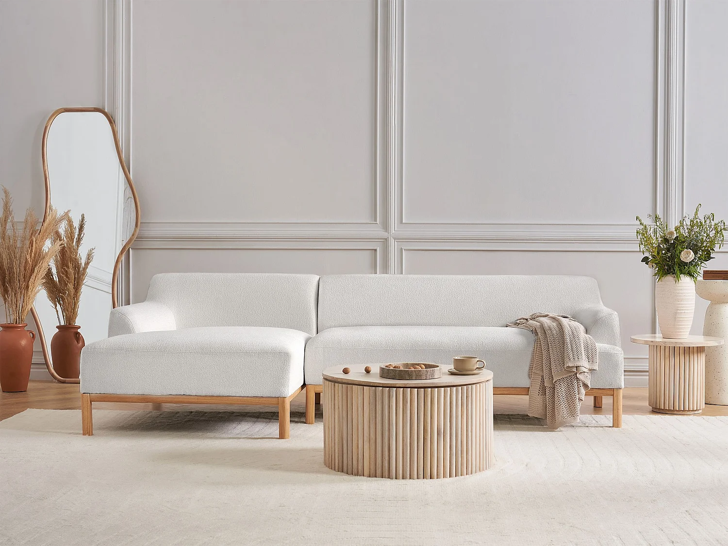 Canapé d'Angle à gauche Pieds en Bois Meuble Coin de Salon en Tissu Bouclé Blanc Cassé Sosjo