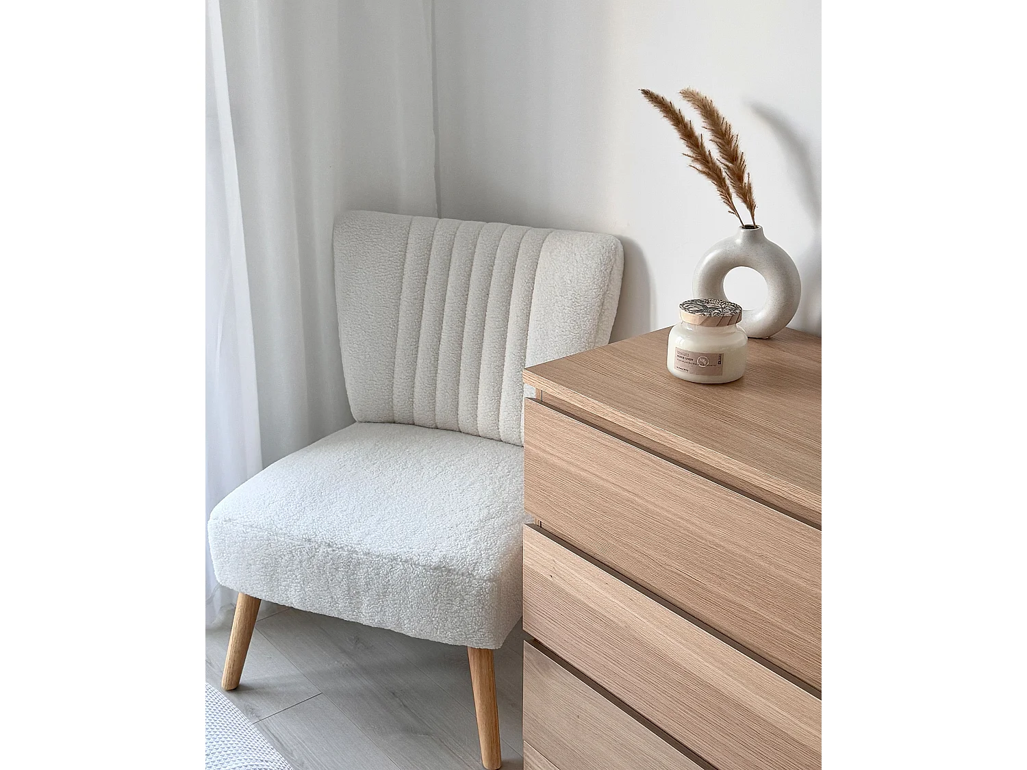 Armchair VAASA Boucle White