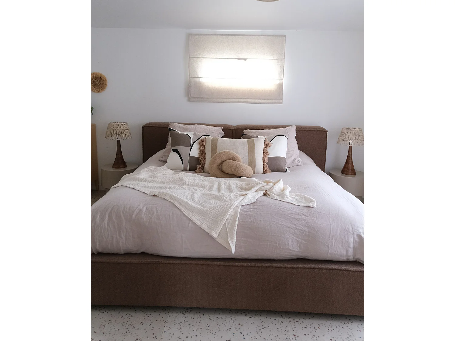 Bed Boucle LINARDS 180 x 200 cm (EU Super King) Brown