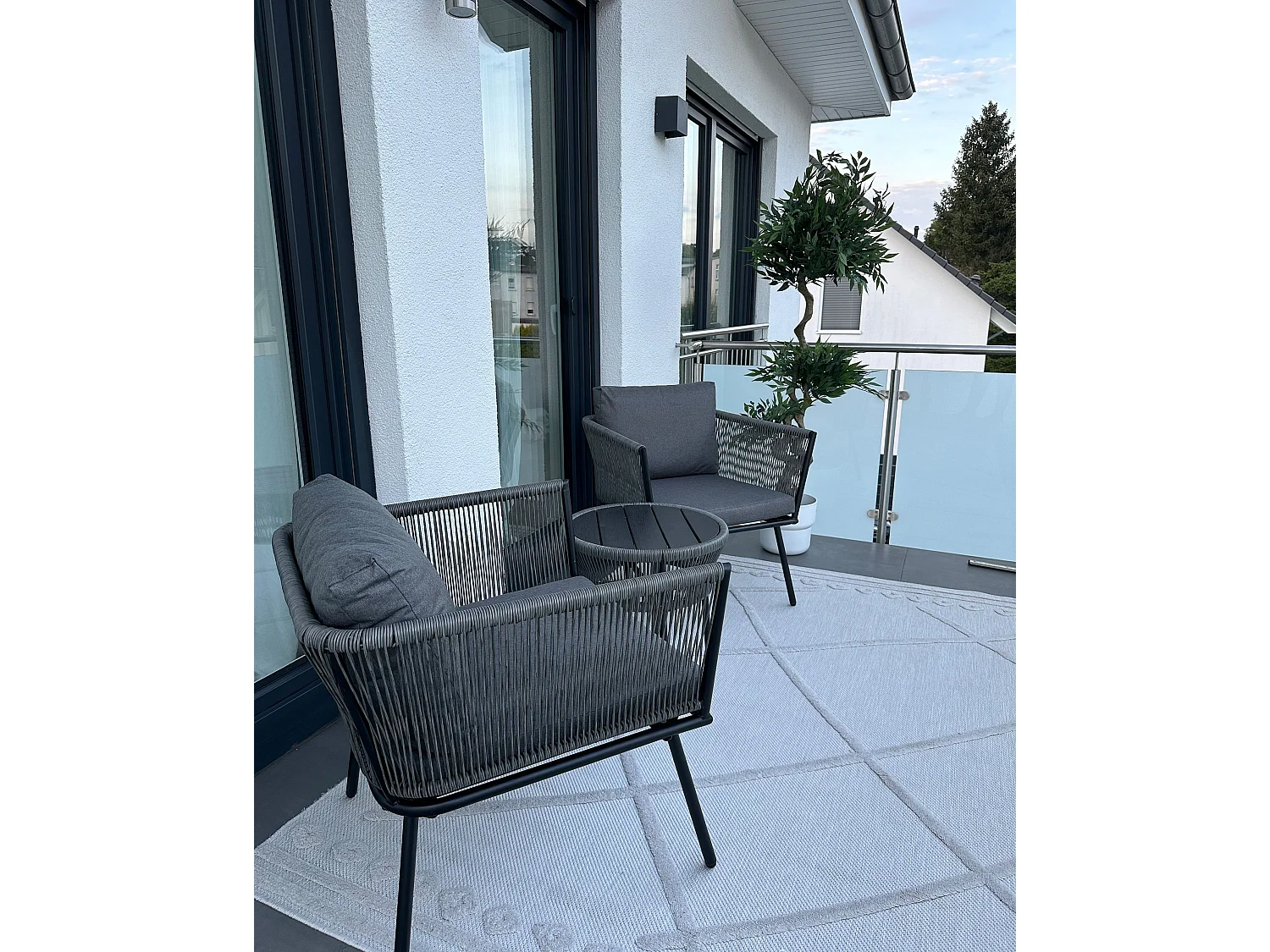 Bistro Set inkl. Kissen GARGANO Polyrattan Grau