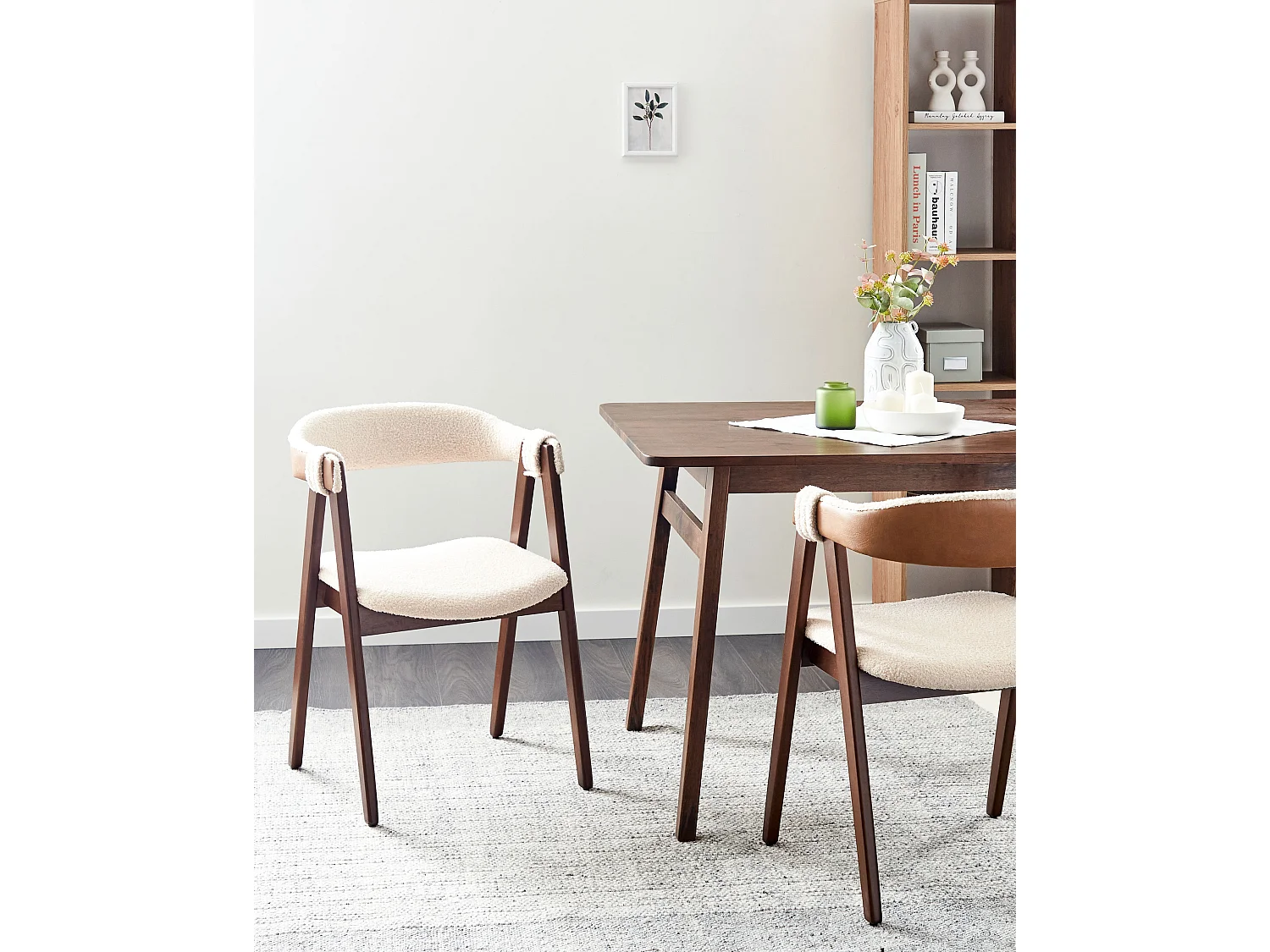 Set van 2 eetkamerstoelen DAY Bouclé Donkere houtkleur