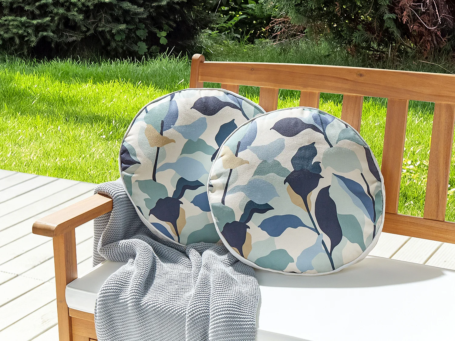 Zestaw 2 poduszek ogrodowych VEGLINO Wzór roślinny 40 x 40 cm Niebieski