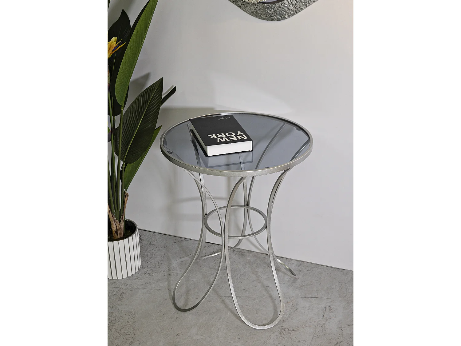 Tavolinetto in metallo argentato cm Ø 56x68