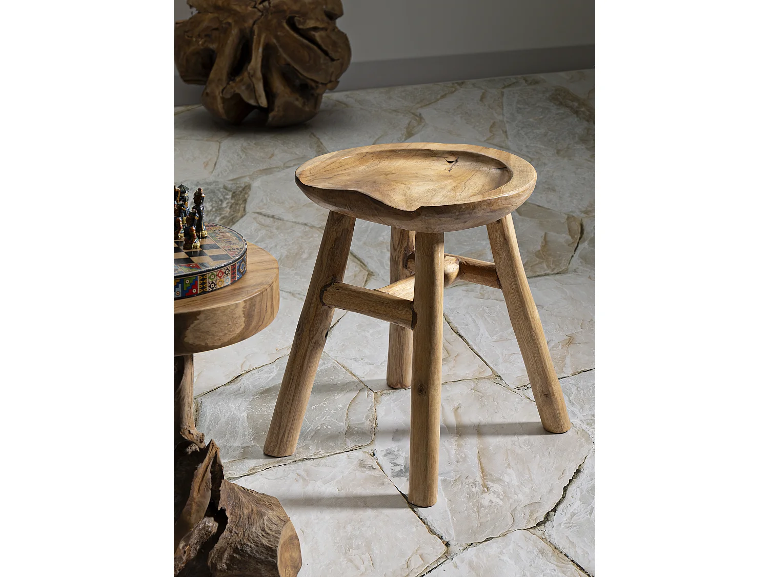 Sgabello in legno riciclato cm 35x30x42.