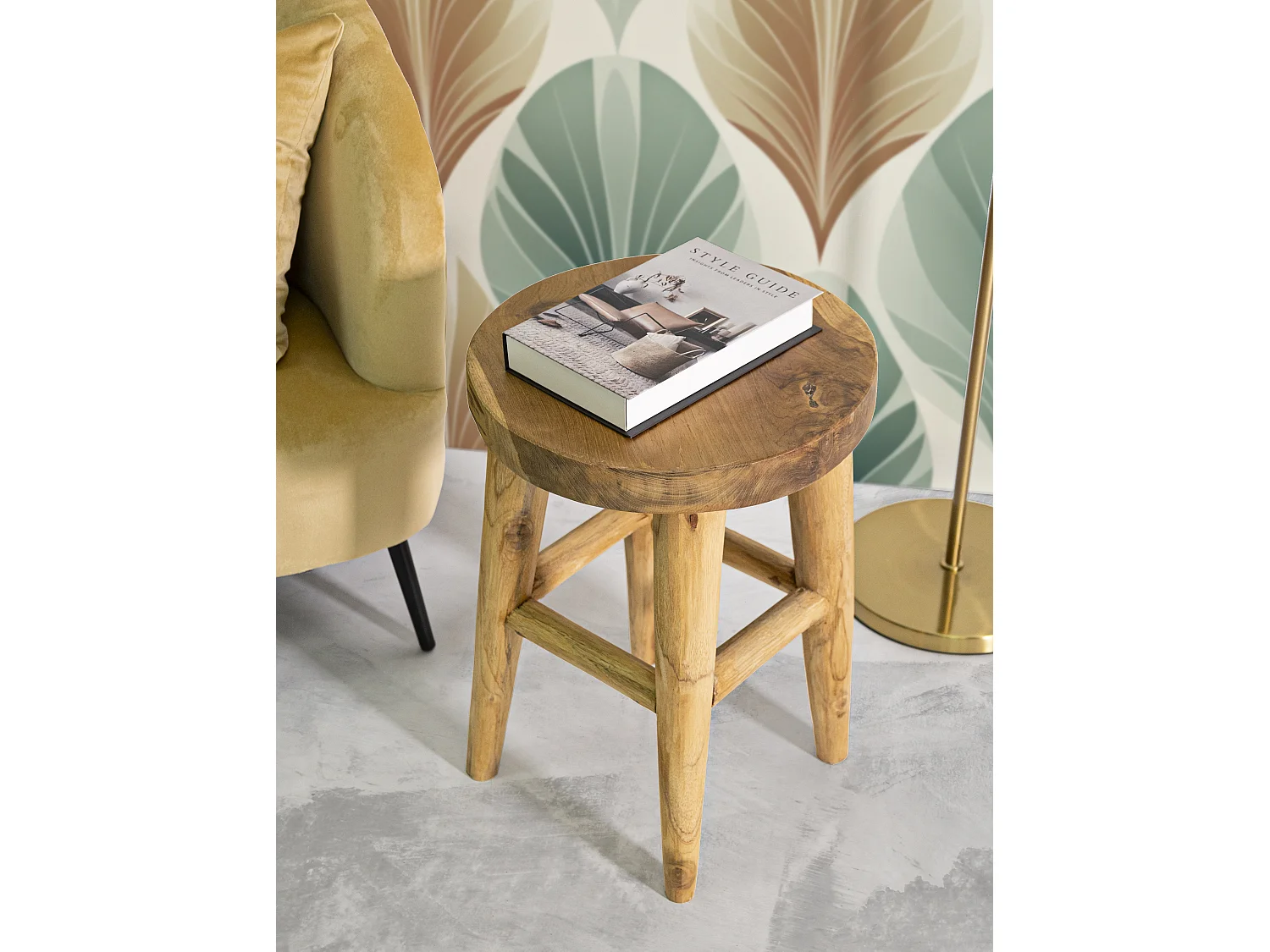 Sgabello in legno riciclato cm Ø 40x55.