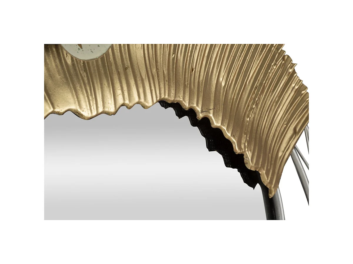 Specchio da parete in metallo dorato cm 114x7x81.