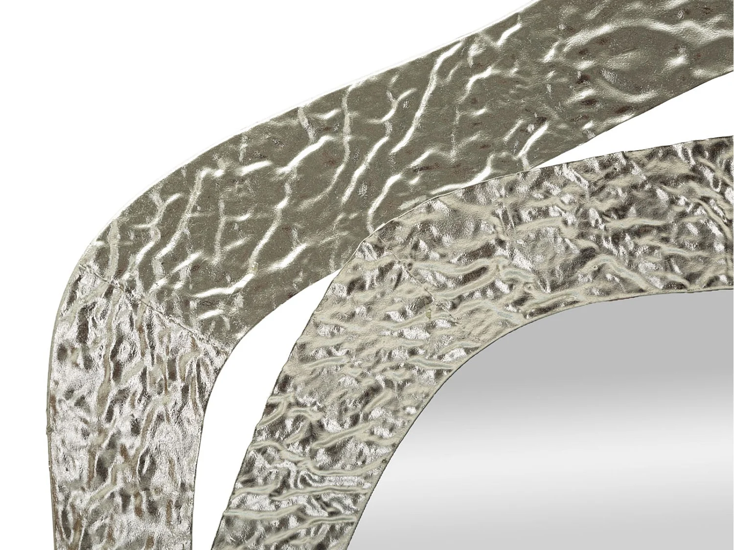 Specchio da parete in metallo argentato cm 66x6x75.