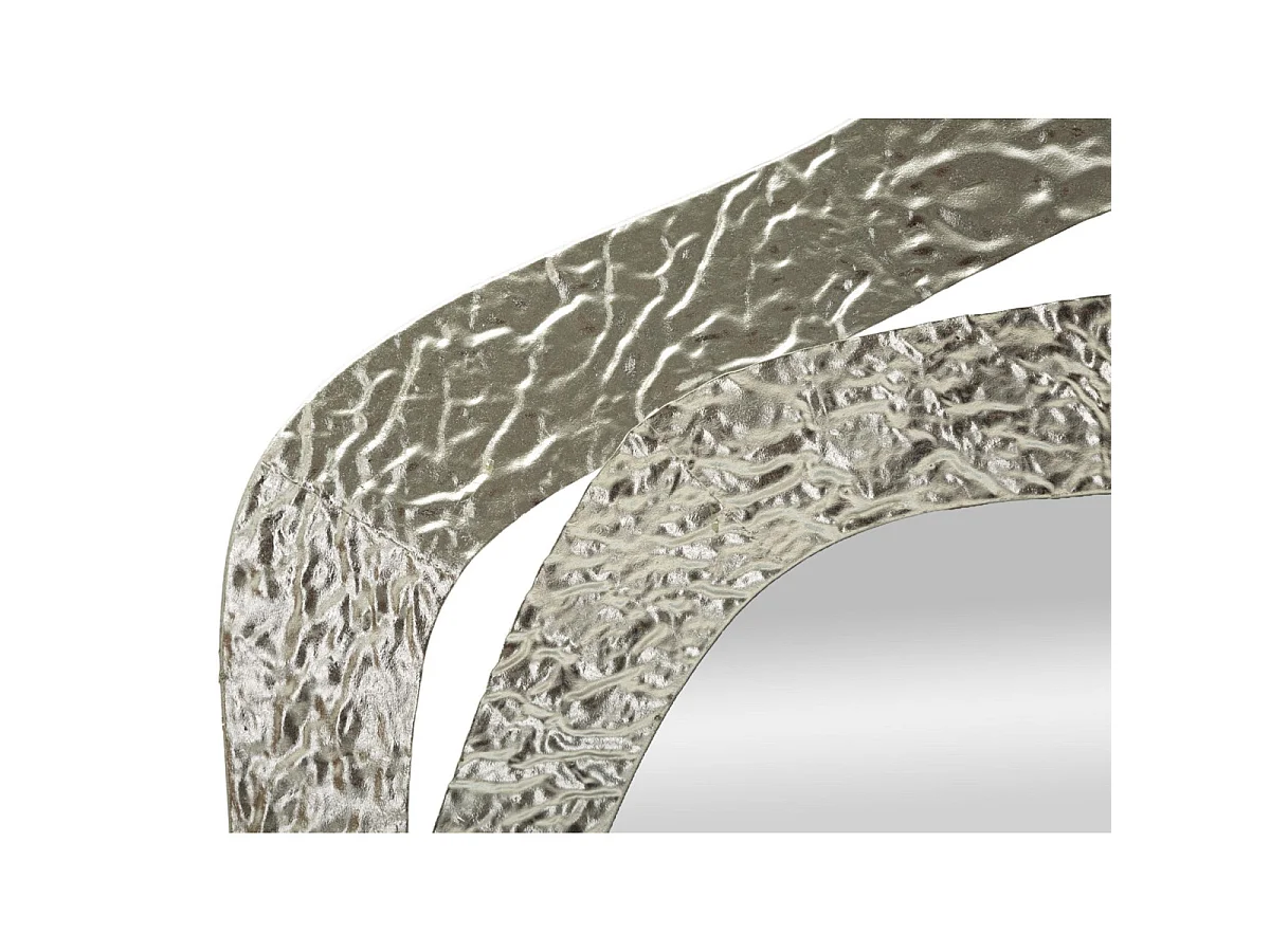 Zilverkleurige metalen wandspiegel 66x6x75 cm.