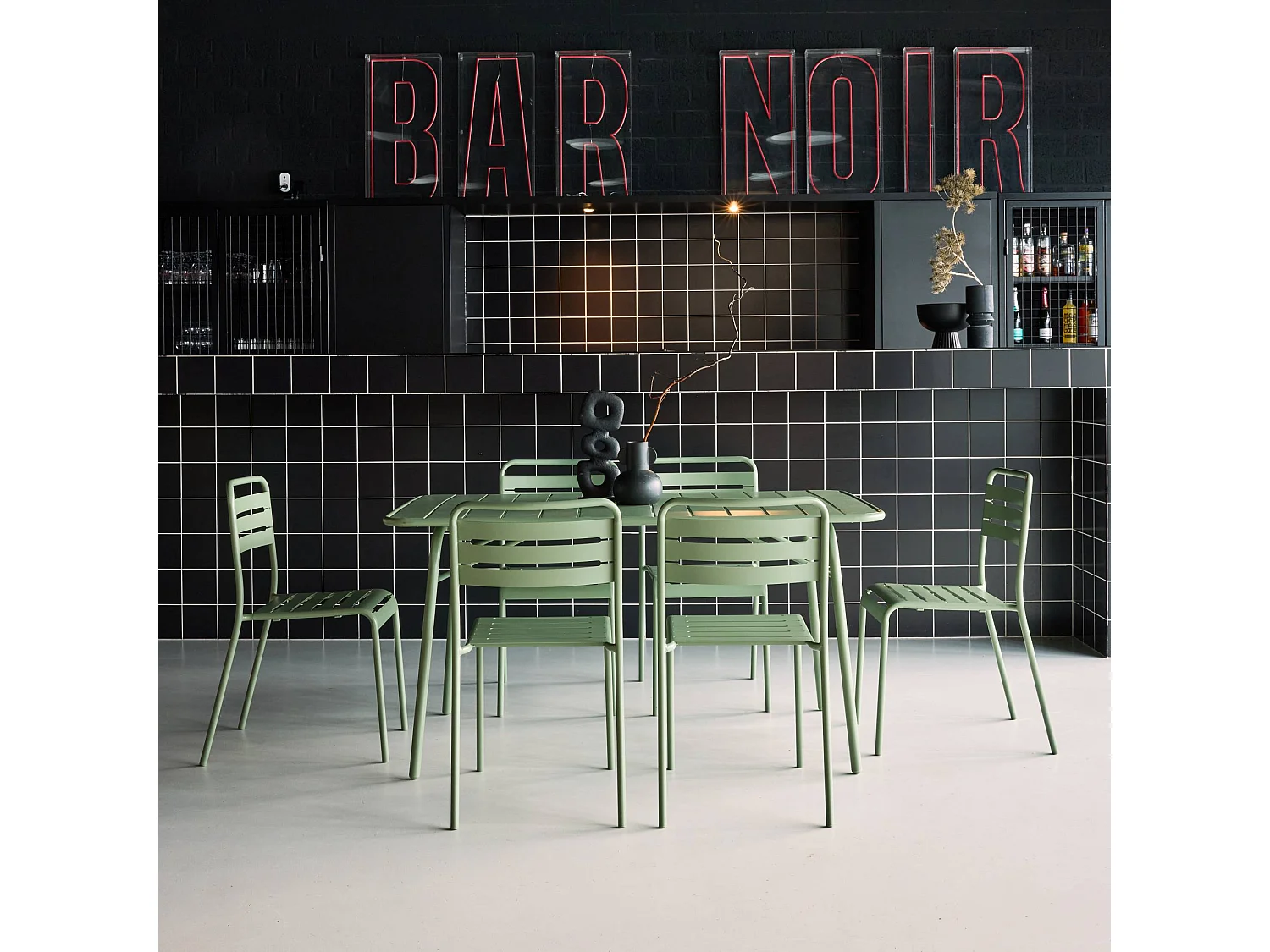 Mesa de jardín plegable de metal con 6 sillas verde