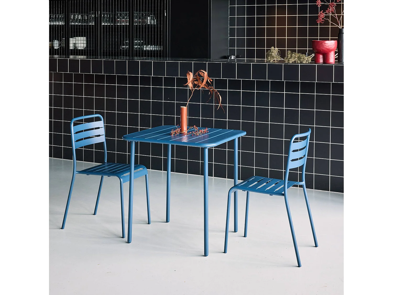 Table de jardin métal + 2 assises bleu marine Amélia