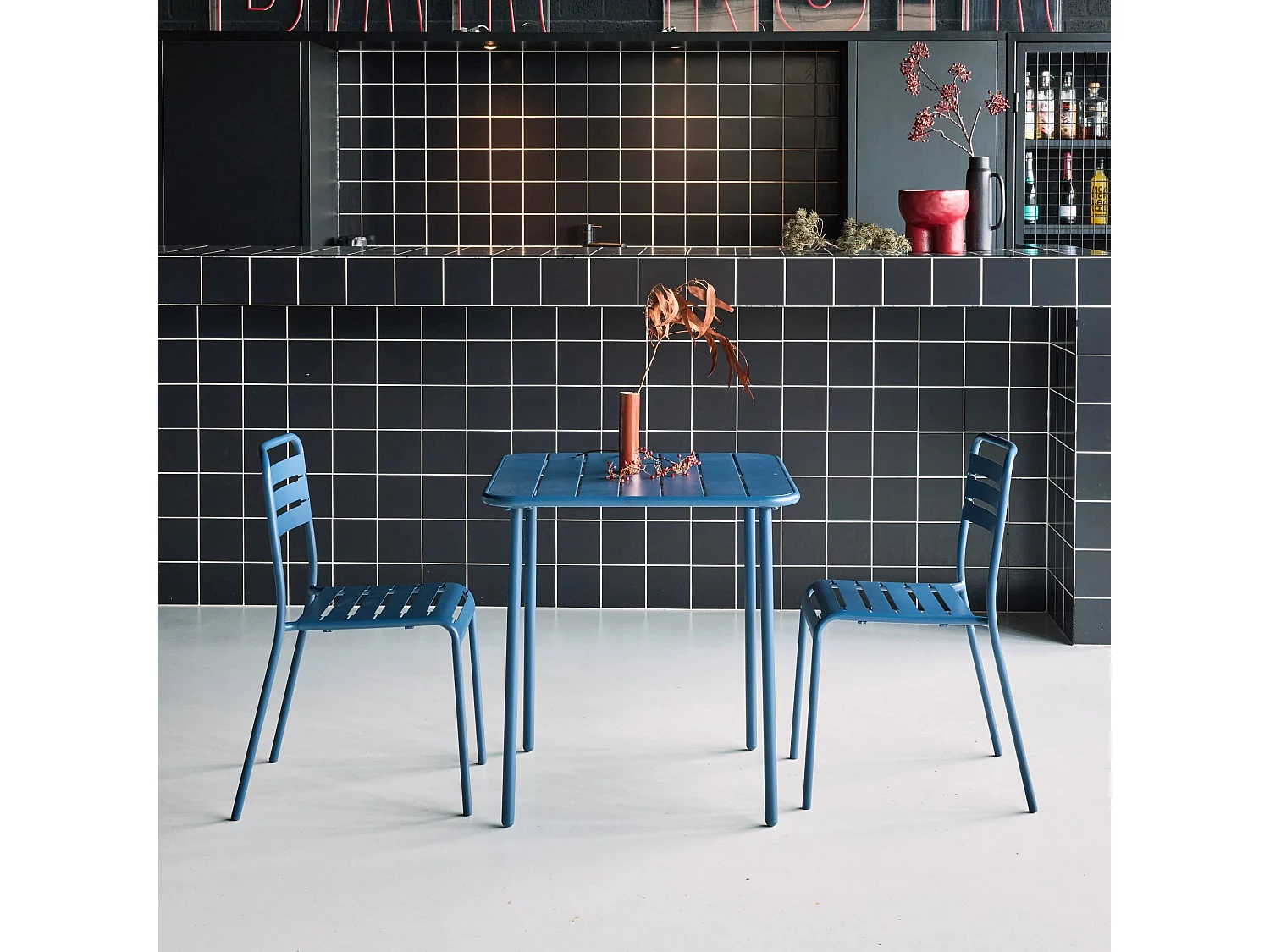 Table de jardin métal + 2 assises bleu marine Amélia