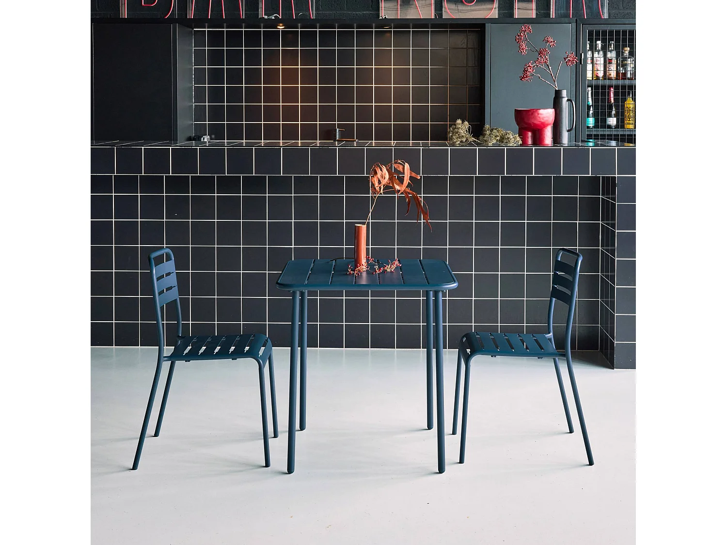 Table de jardin métal + 2 assises bleu marine Amélia