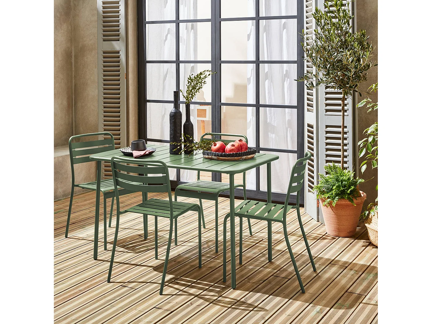 Table de jardin métal + 4 assises vert en acier. Amelia. 120 x 70 x 72.5 cm