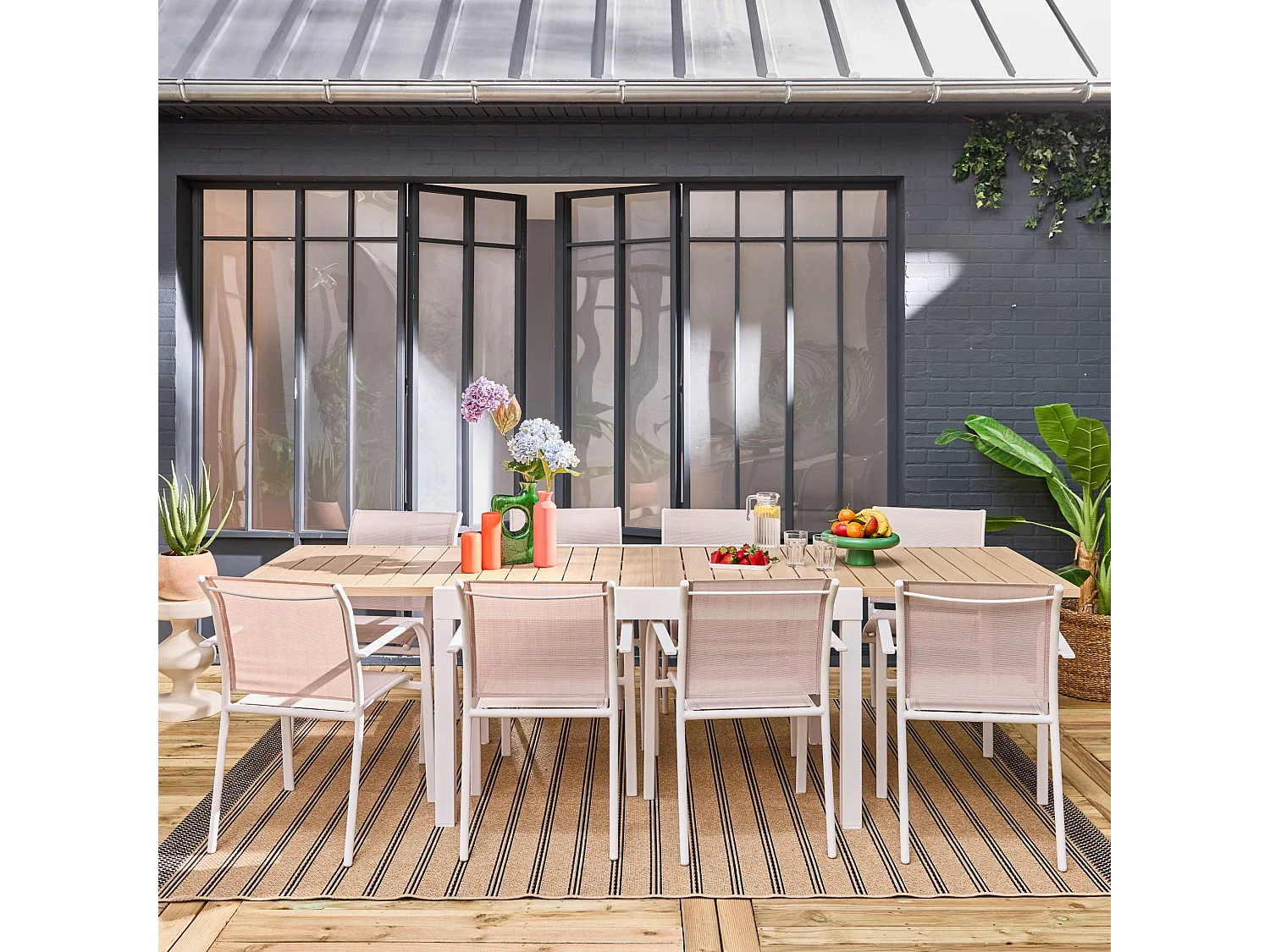 Table de jardin extensible aluminium + 8 assises aluminium et textilène. blanc. 270 x 90 x 75 cm