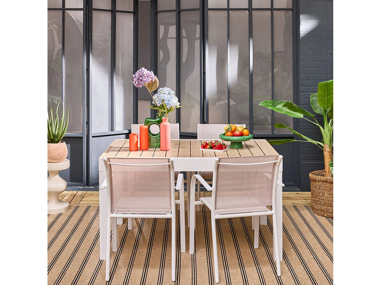 Table de jardin extensible aluminium + 8 assises aluminium et textilène. blanc. 270 x 90 x 75 cm