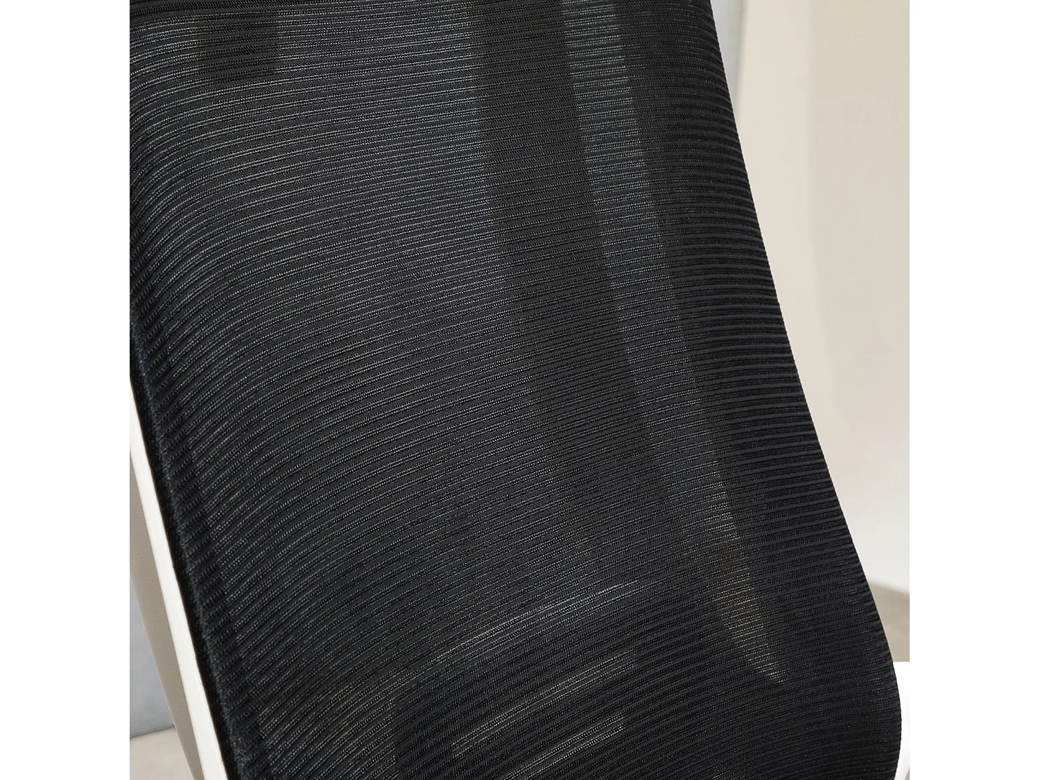 Chaise de bureau AUCKLAND, Pivotante et réglable en hauteur, Tissu mesh, Avec accoudoirs et Repose-Tête, Noir