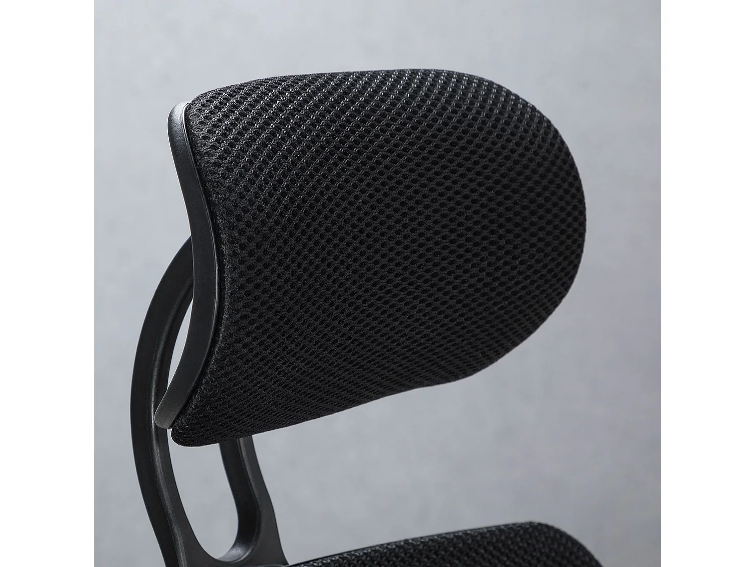 Chaise de bureau SEATTLE, Pivotante et réglable en hauteur, Tissu mesh, Avec accoudoirs et Repose-Tête, Noir