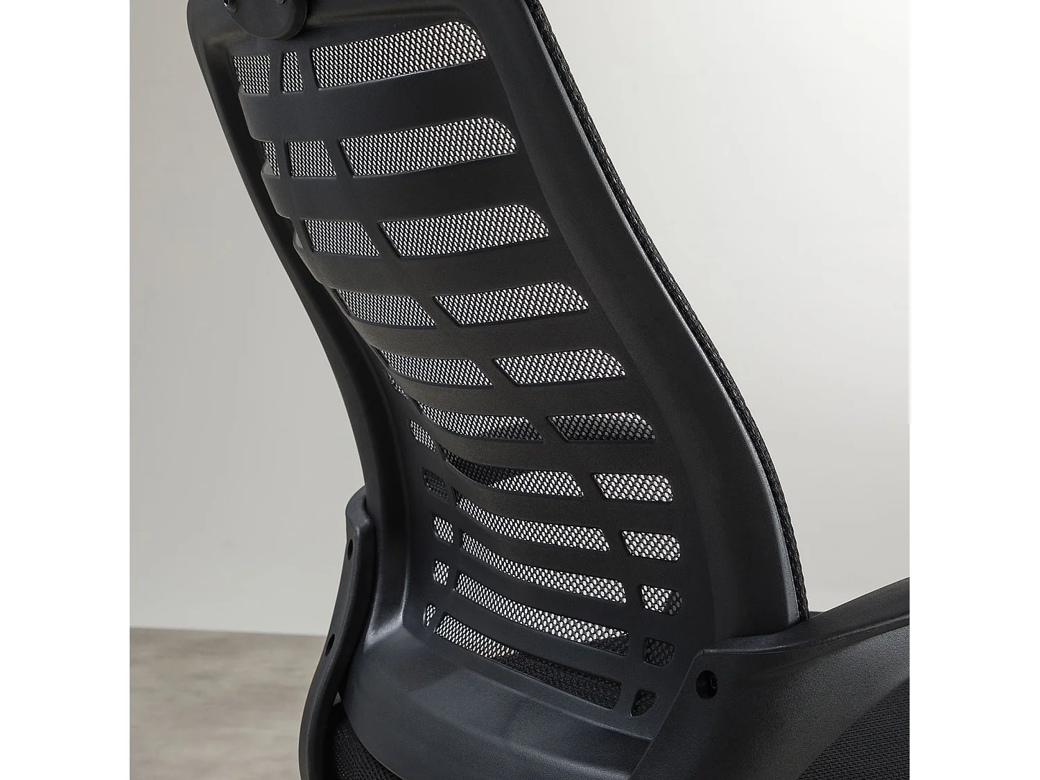 Chaise de bureau SEATTLE, Pivotante et réglable en hauteur, Tissu mesh, Avec accoudoirs et Repose-Tête, Noir