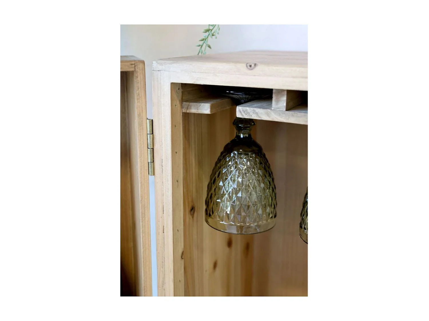 Armoire de bar desserte en bois de sapin recyclé 64.5 x 45 x 146.5 cm