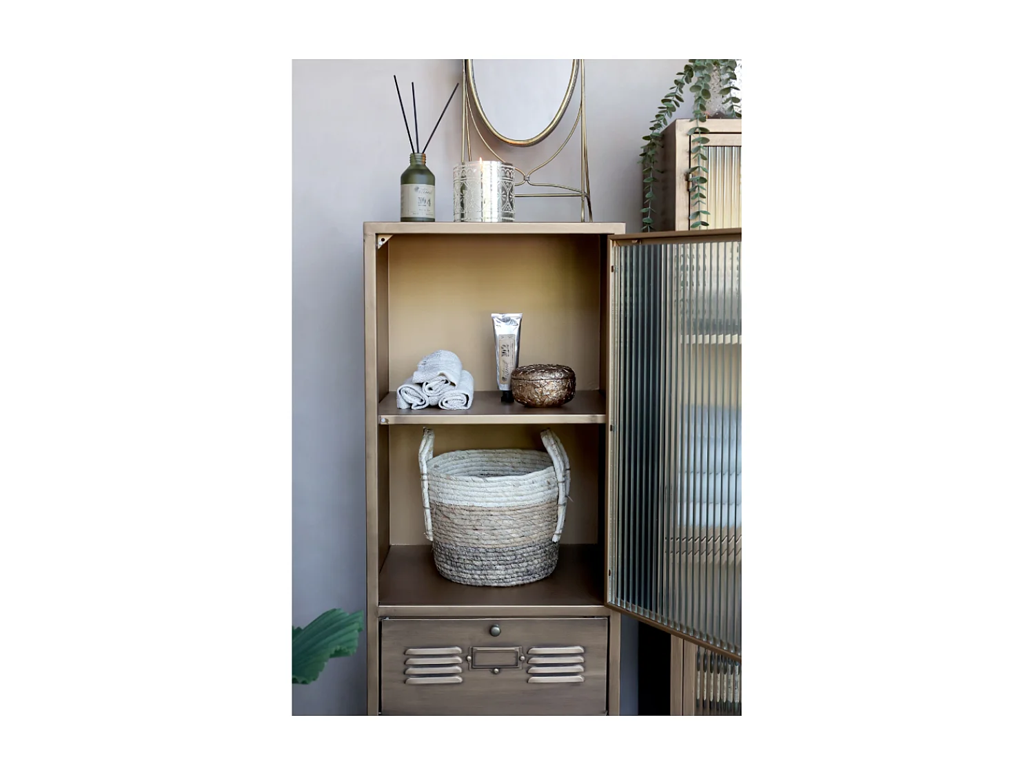 Armoire vitrine en fer et verre laiton antique 40 x 34 x 133.5 cm