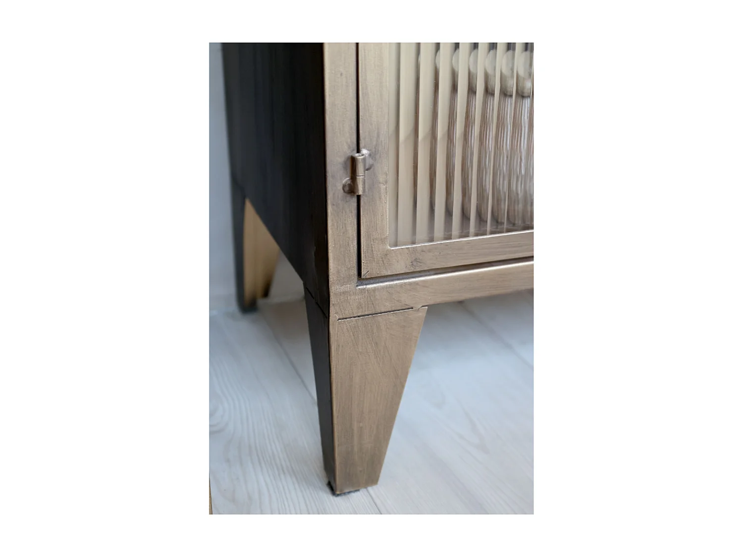 Armoire vitrine en fer et verre laiton antique 40 x 34 x 133.5 cm