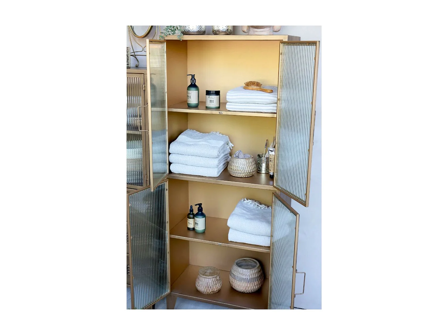 Armoire vitrine en fer laiton antique et verre 60 x 33 x 149.5 cm