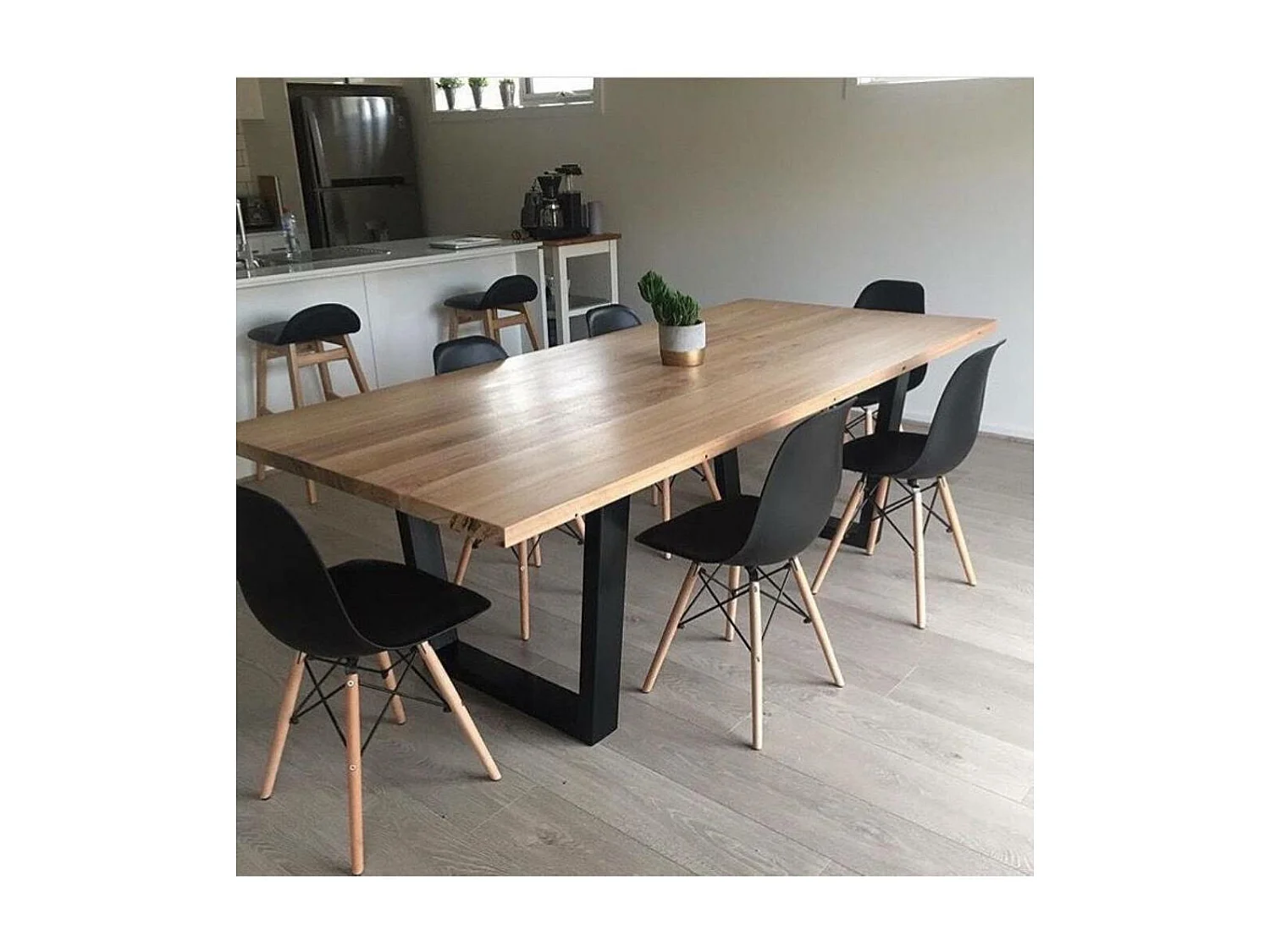 Juego de 4 sillas Nórdica para comedor o cocina con patas en madera color negro