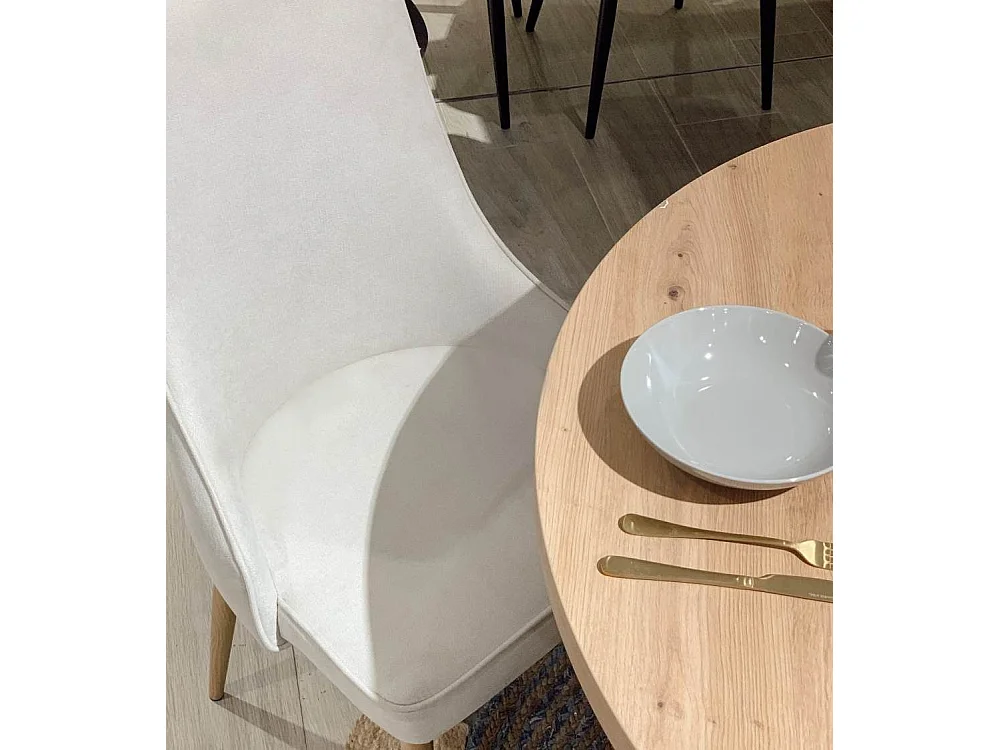 Pack de 4 sillas de 96x40x56 cm tapizado en tela antimanchas en color beige Bergen