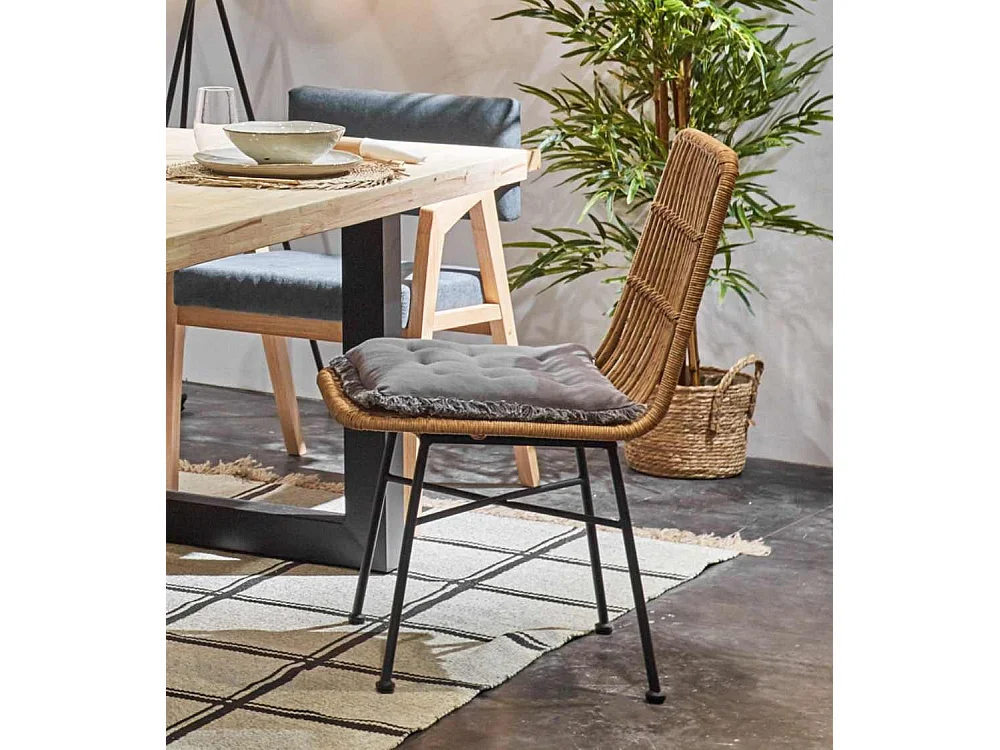 Pack de 4 sillas de 84x47x44 cm de ratán sintético en color marrón y patas negras Bangli