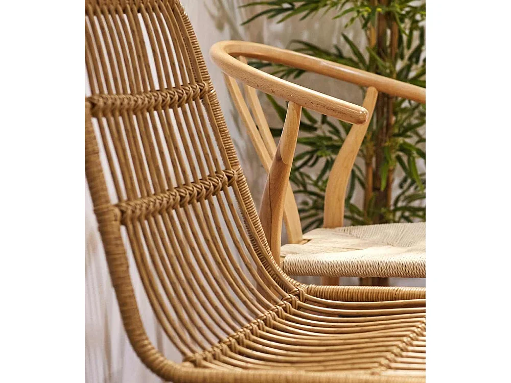 Pack de 4 sillas de 84x47x44 cm de ratán sintético en color marrón y patas negras Bangli