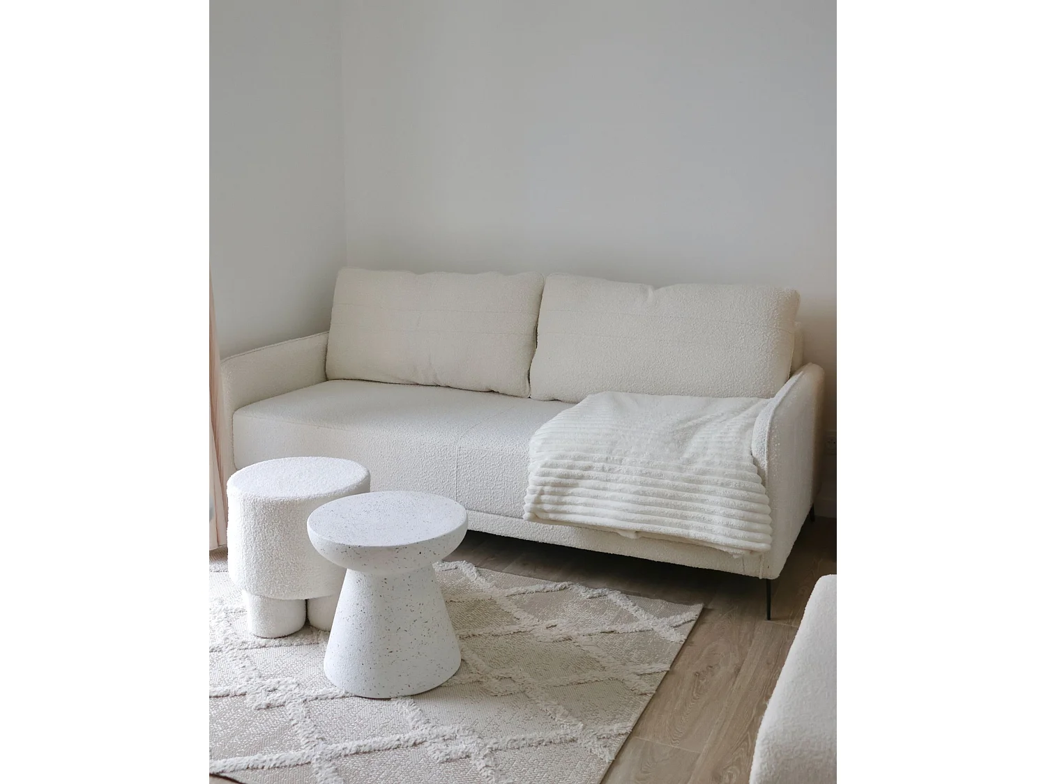 Canapé convertible 3 places en tissu blanc casse HEMING