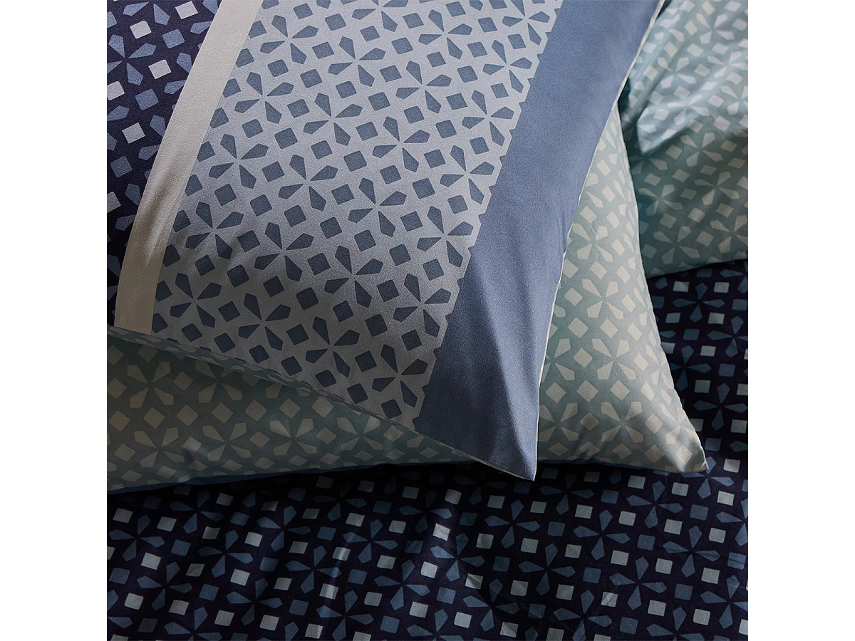 Parure de lit 2 personnes géométrique en microfibre 240x220cm