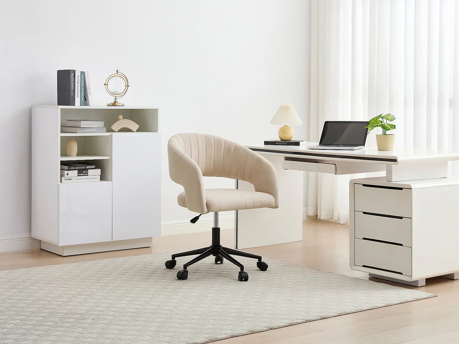 Chaise de bureau en velours - Beige et noir - Hauteur réglable - TIRIESI de Pascal Morabito
