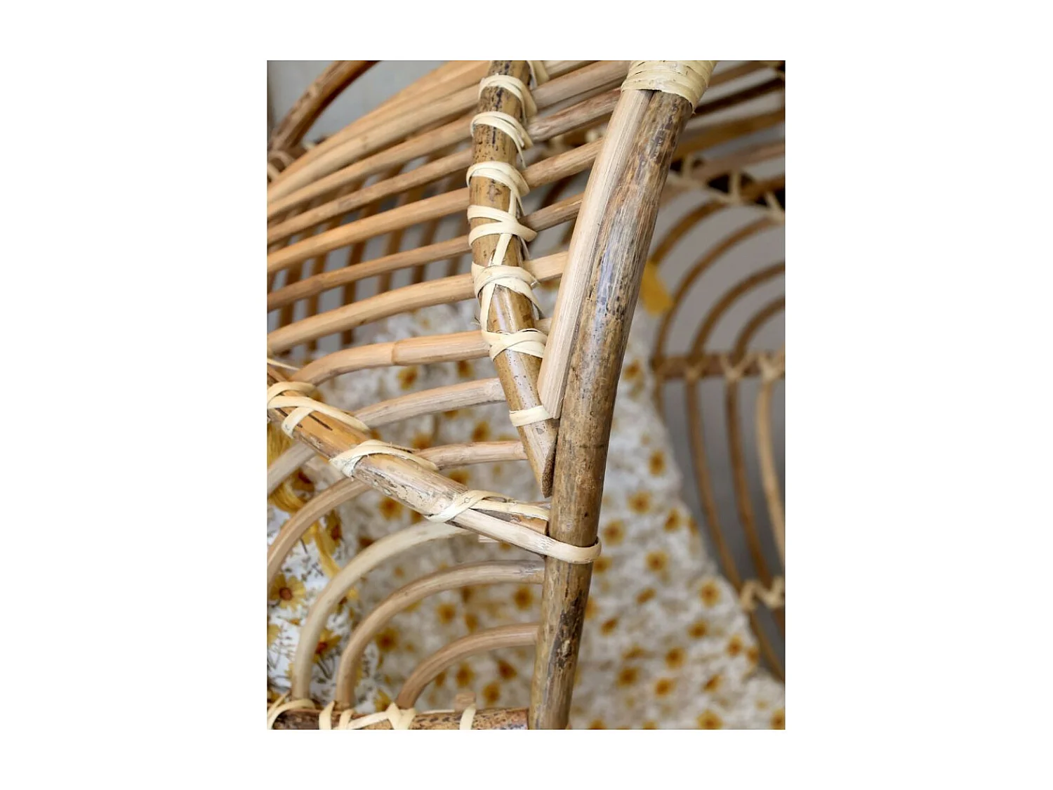 Balancelle à suspendre en rotin marron et beige 72 x 72 x 117 cm