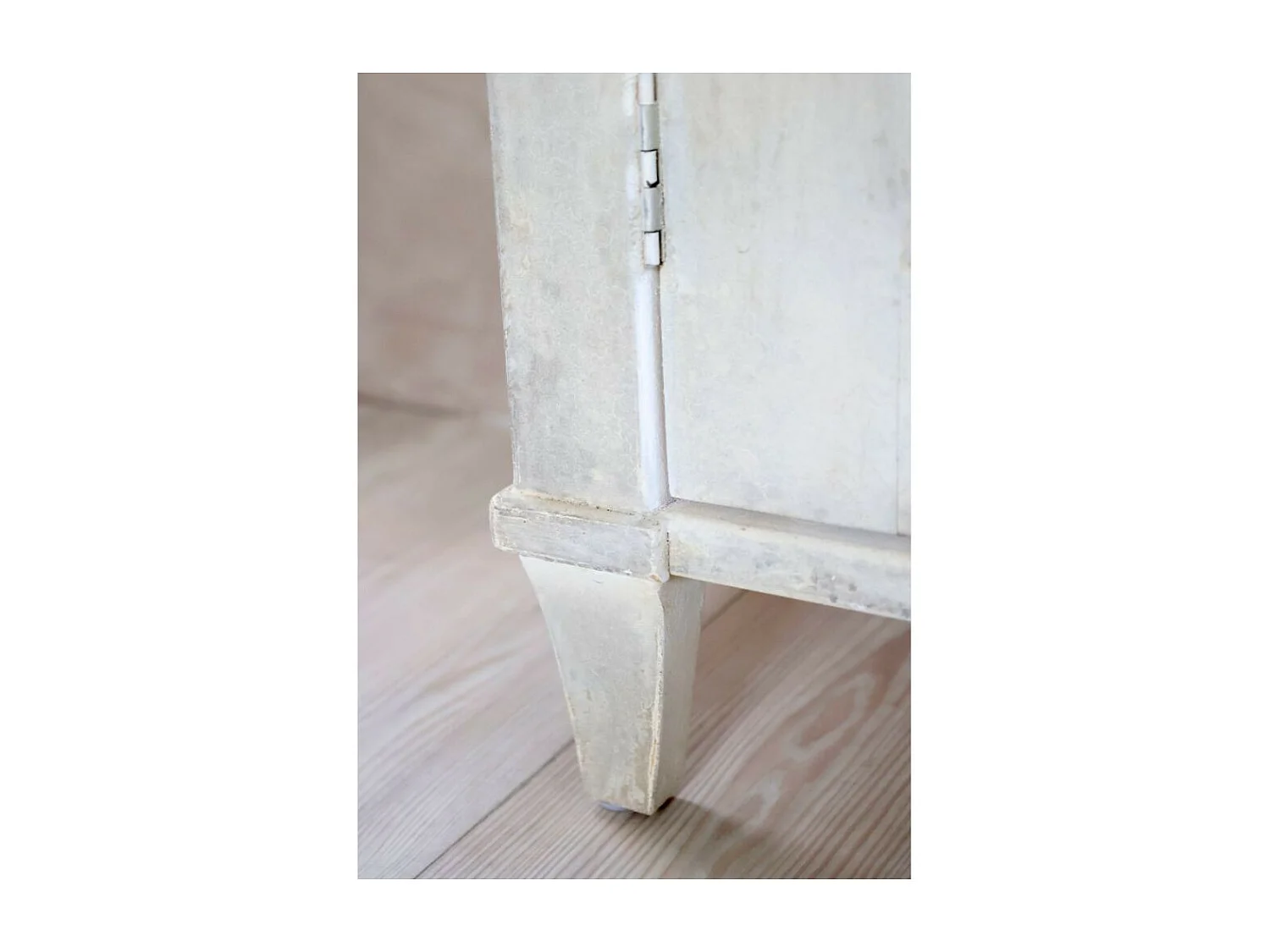 Buffet 2 portes en bois de pin blanc antique 153 x 51.5 x 112 cm