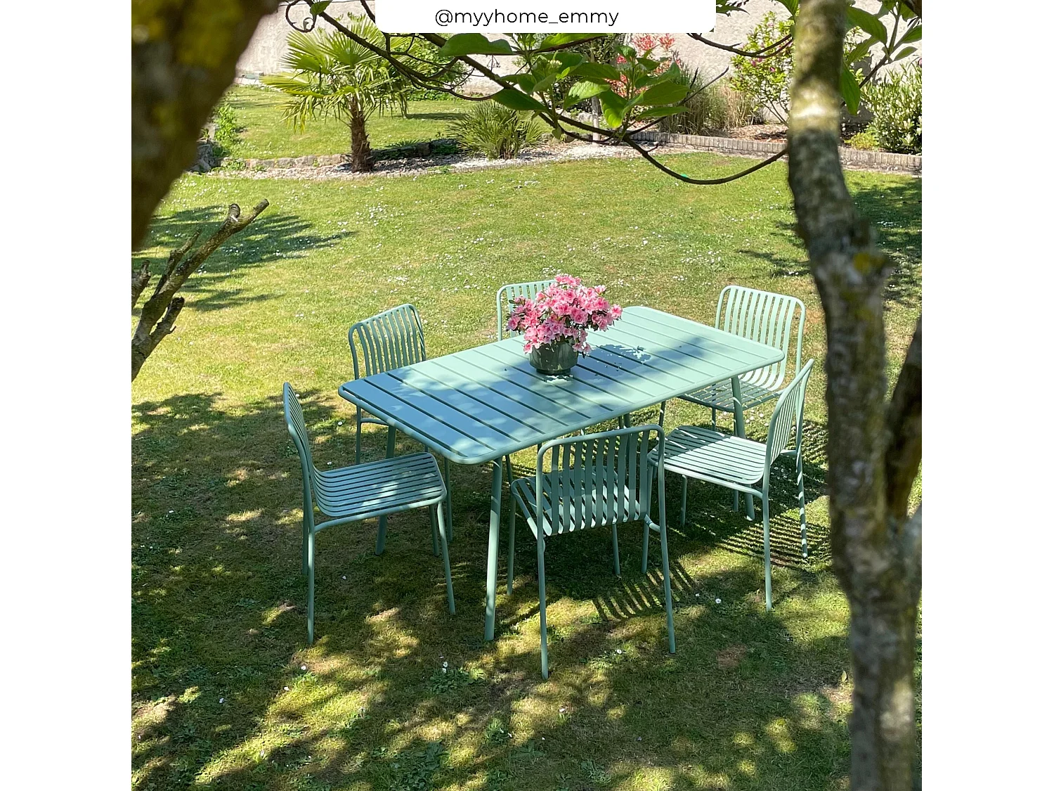 Mesa de jardín de metal verde claro para 6 personas - Yumi