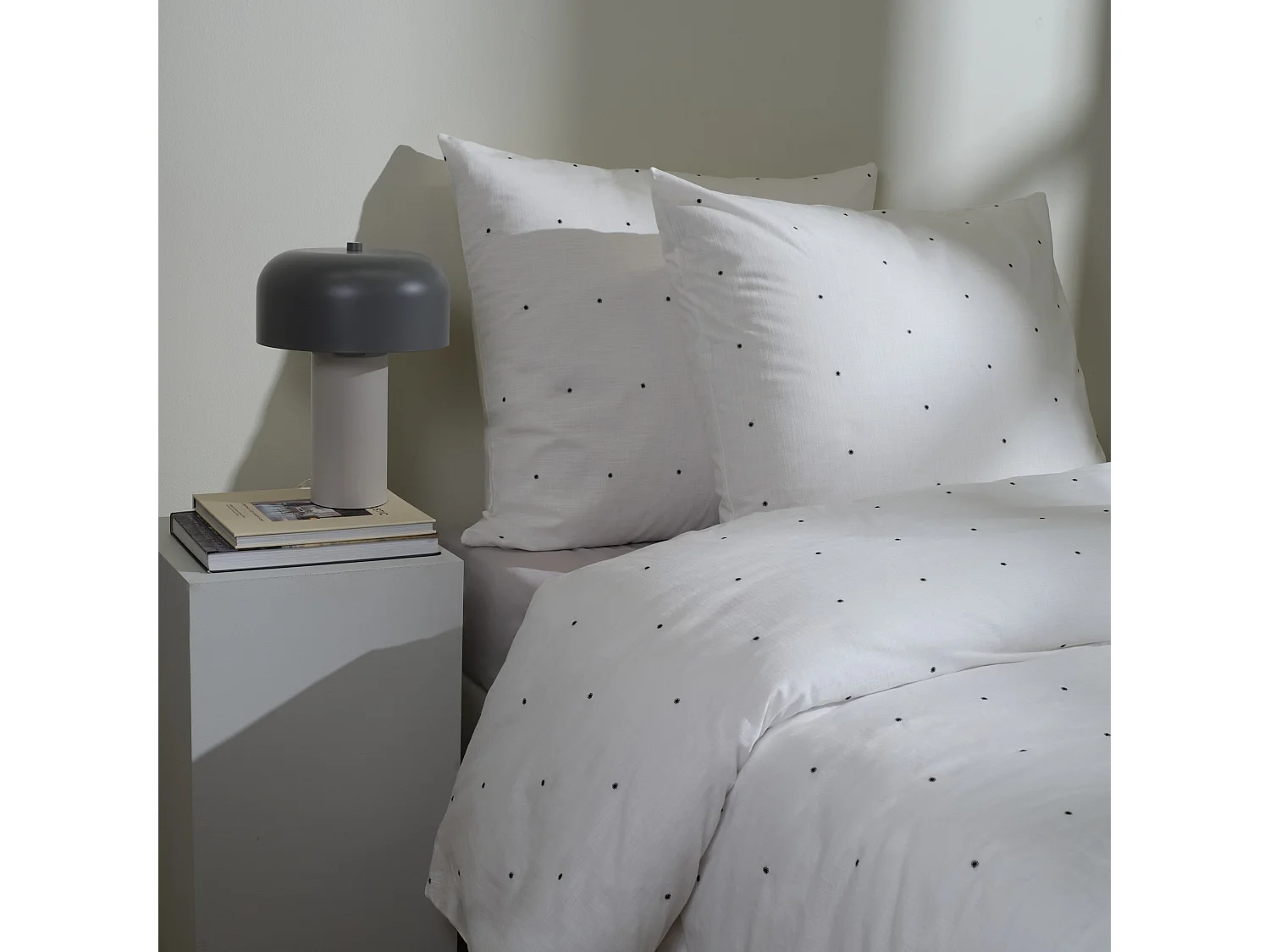 Stickerei-Bettwäsche Blumora mittelweiß 140x200