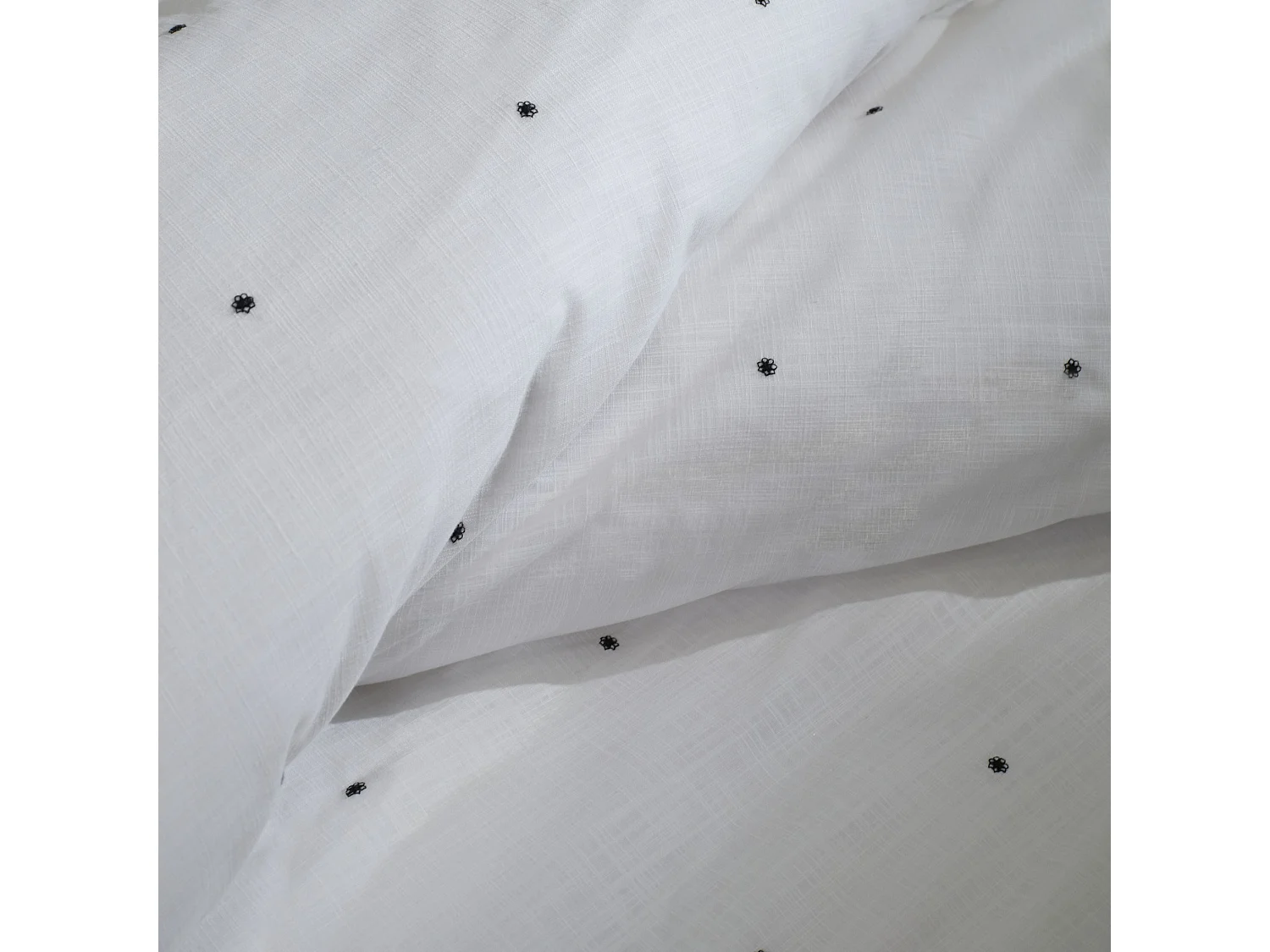 Stickerei-Bettwäsche Blumora mittelweiß 140x200