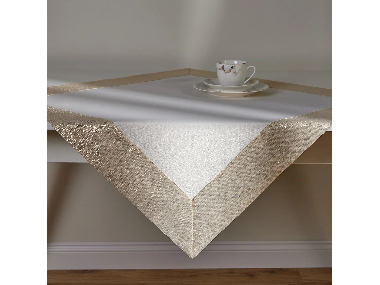 Kleines Tischtuch Kholio mittleres Gold 80x80