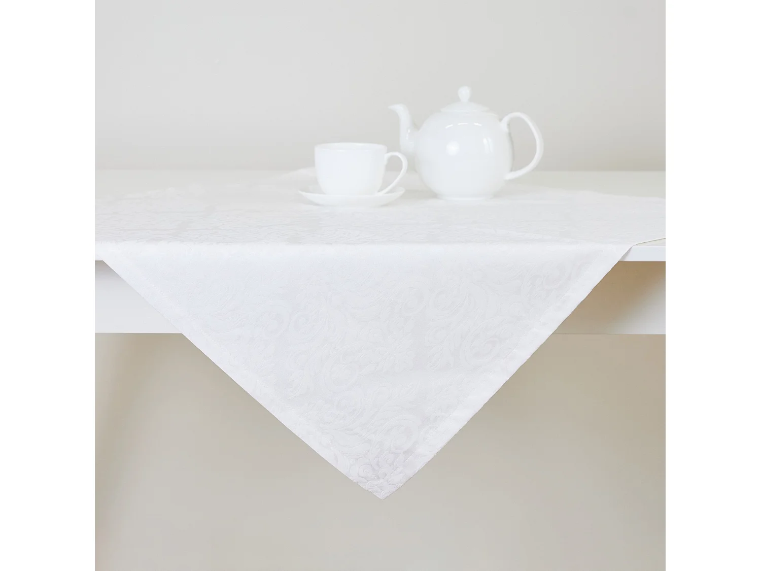 Kleines Tischtuch Cotini mittelweiß 80 x 80