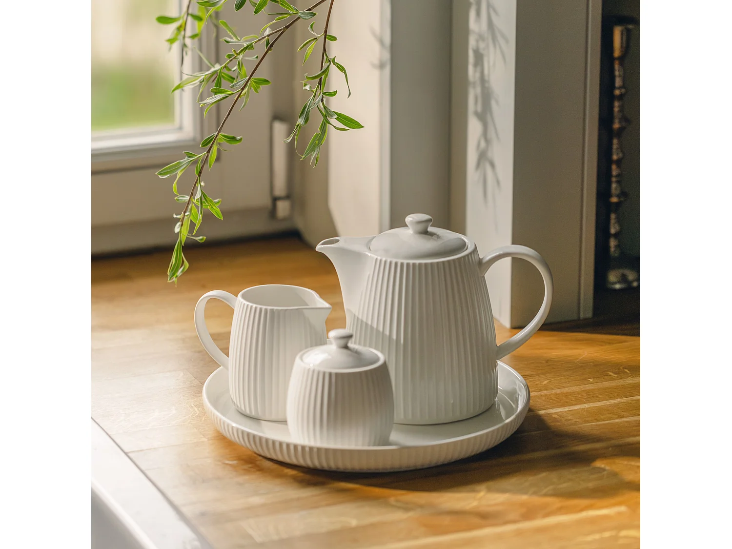 Teekanne Mit Zuckerdose Und Milchkännchen Linioso