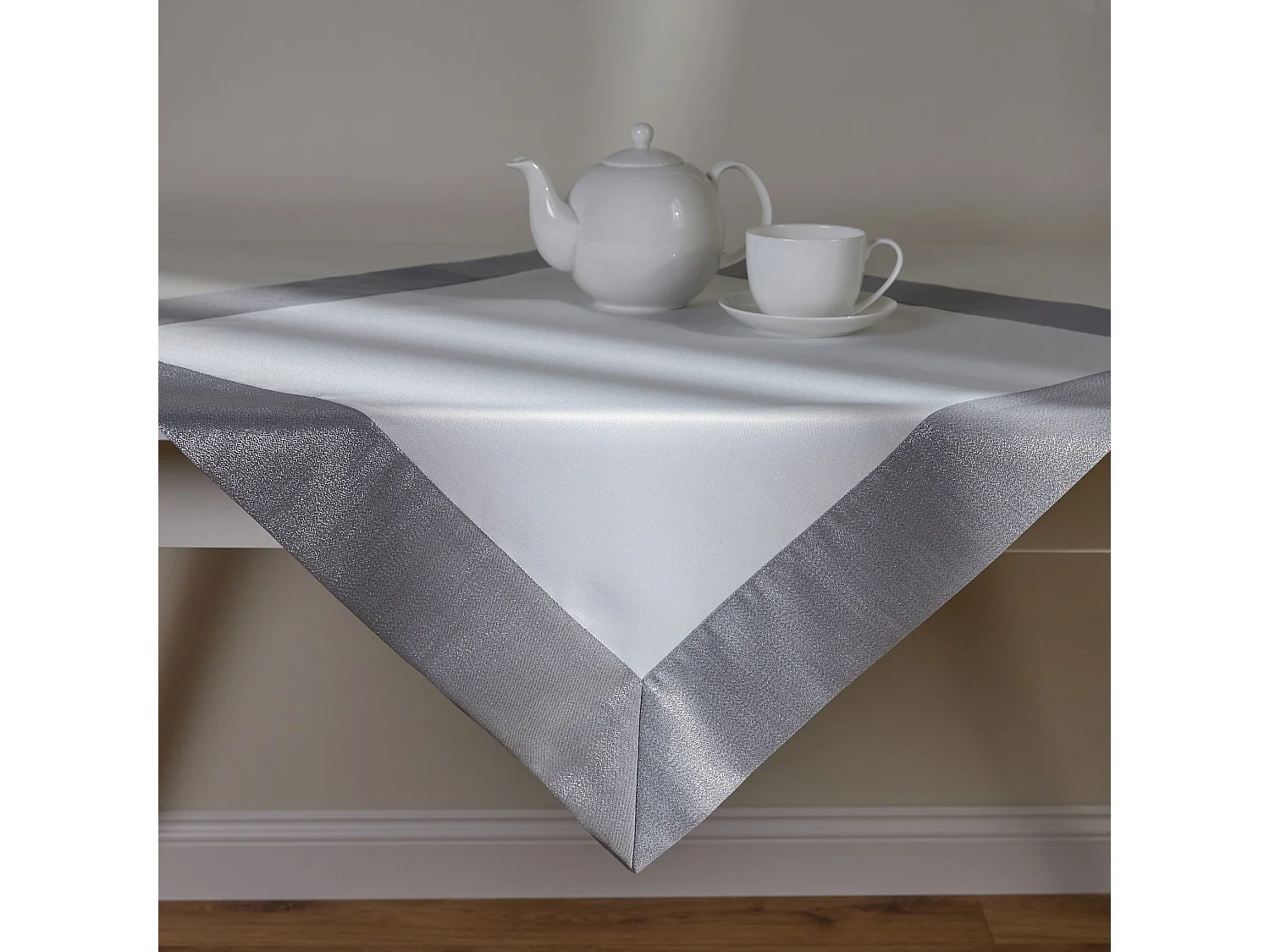 Kleines Tischtuch Kholio Mittelsilber 80x80