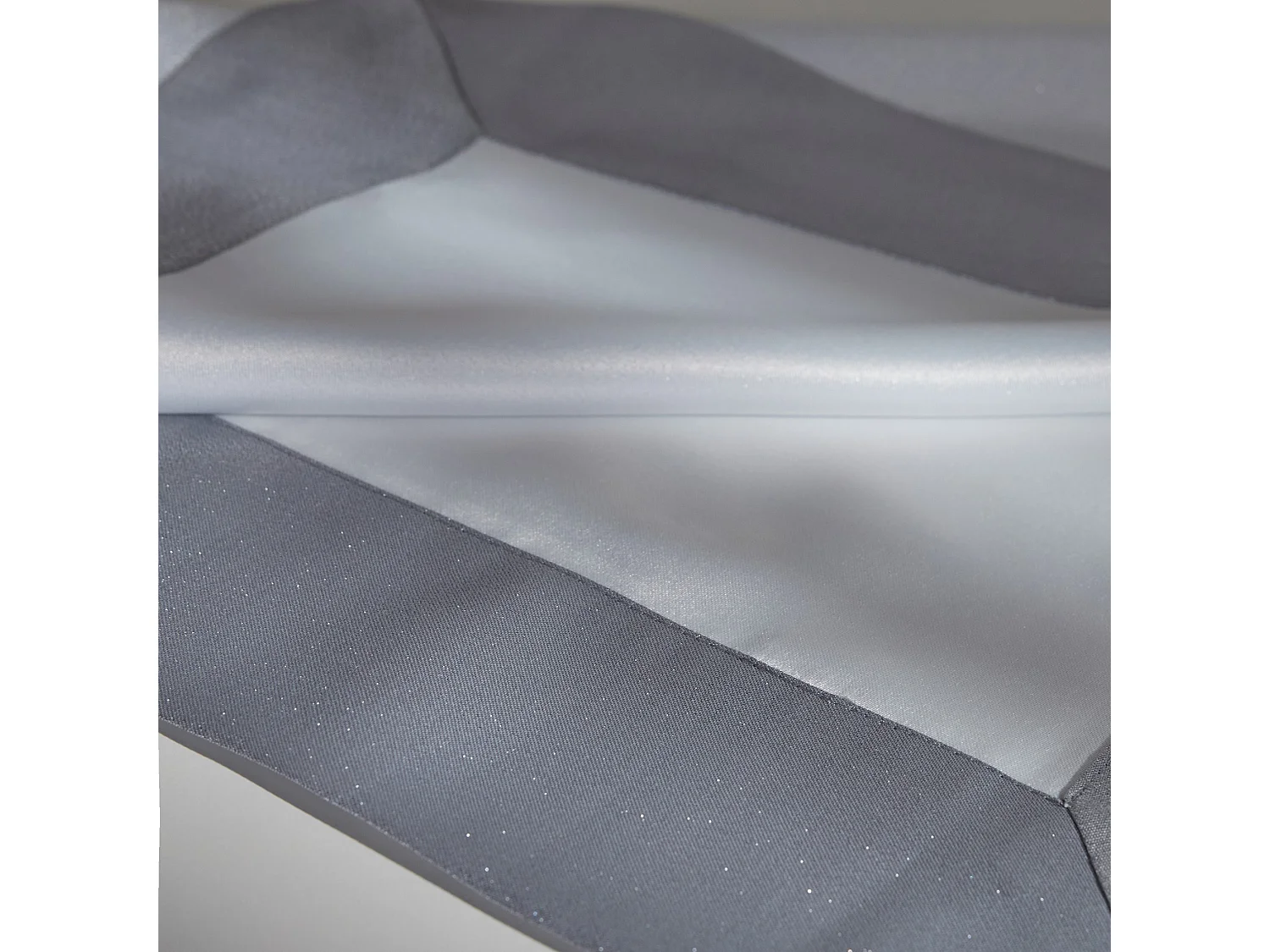 Kleines Tischtuch Kholio Mittelsilber 80x80